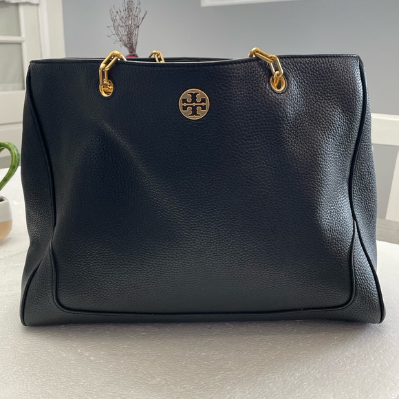 Tory Burch Black Shoulder Bag with Gold Chain - Picture 13 of 13